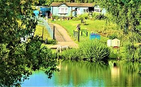 Lakeland Lodge With Private Hot Tub And Fishing
